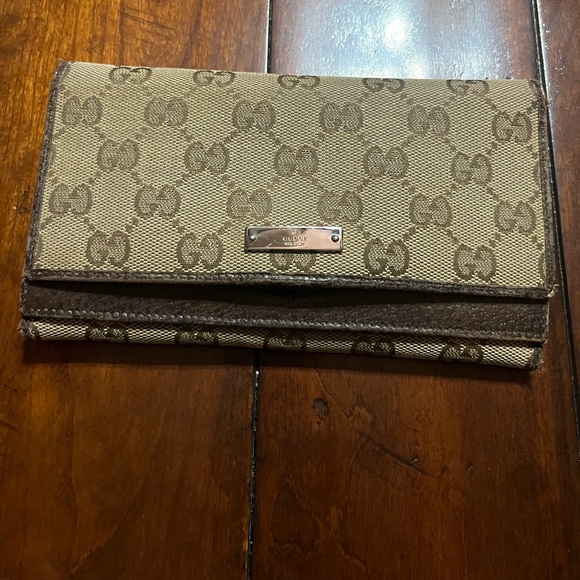 Gucci Accessories - Gucci wallet